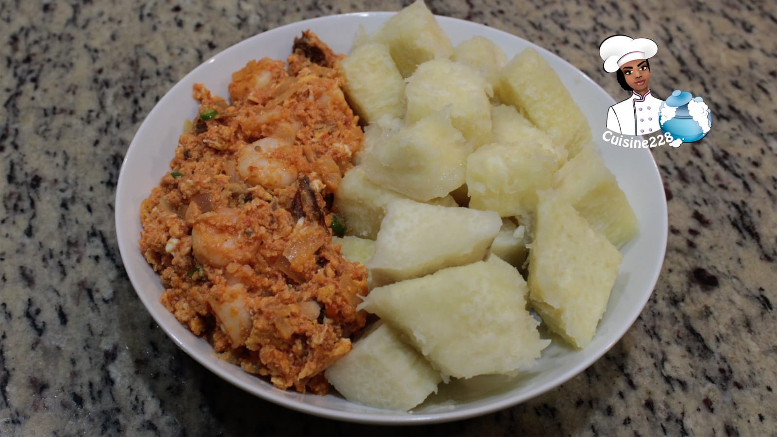 L'igname bouillie et Sauce aux œufs - Cuisine228